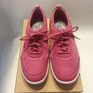 NIB Earth Origin Freeform Cruise Fuchsia  Size 7